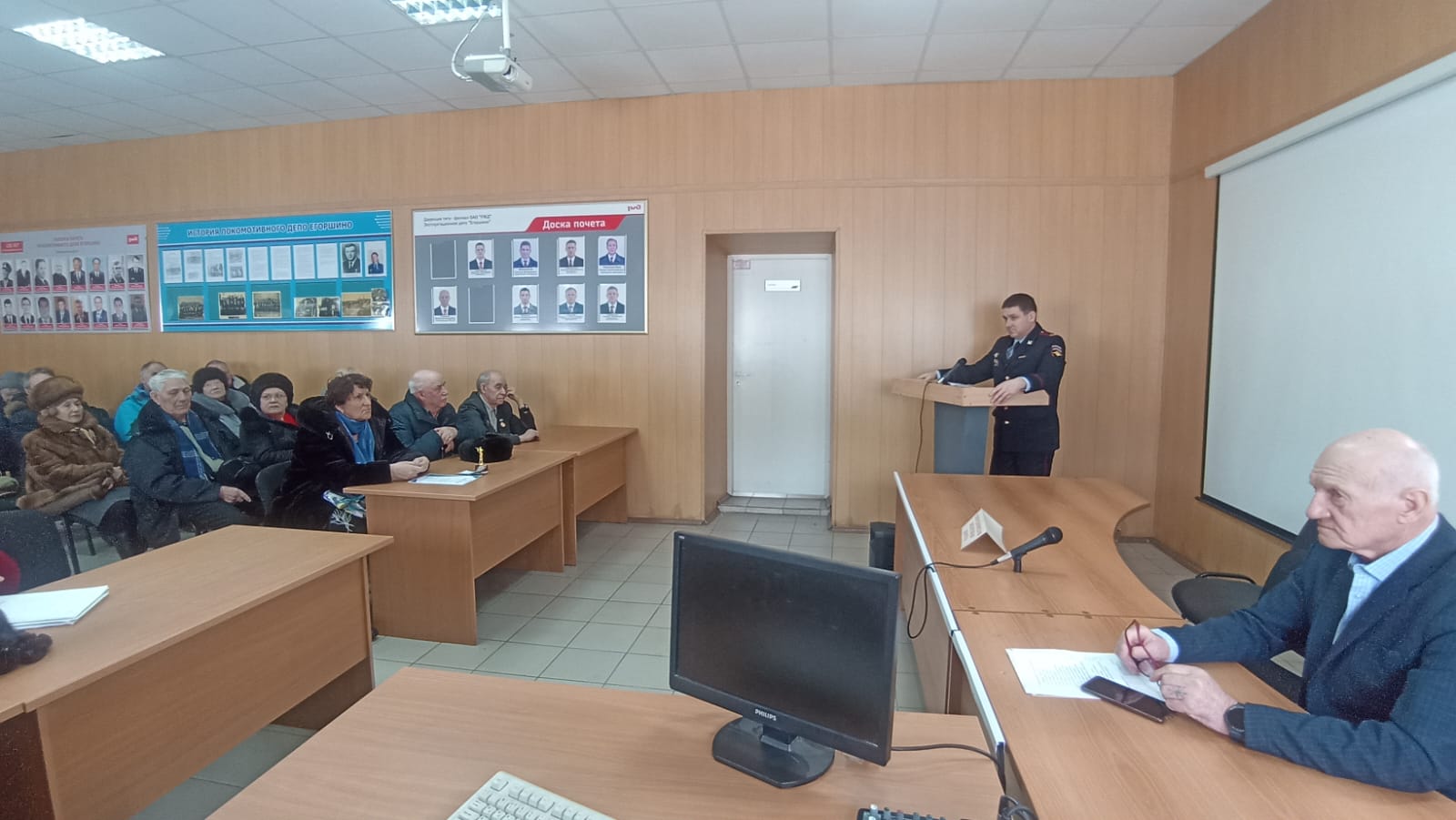 «Прекратить разговор и обратиться в правоохранительные органы»